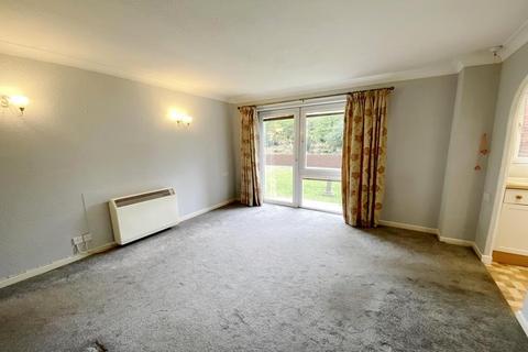 1 bedroom flat for sale, Homelands House, Ringwood Road, Ferndown, Dorset, BH22