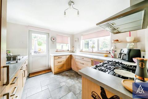 3 bedroom bungalow for sale, Westminster Crescent, Northamptonshire NN13