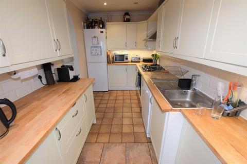 3 bedroom terraced house to rent, Avondale Road, Finchley