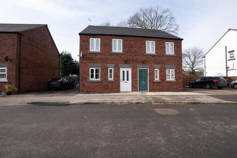 3 bedroom semi-detached house for sale, Elizabethan Gardens, Retford DN22