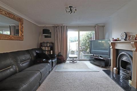 4 bedroom detached bungalow for sale, Honeycrock Lane, Salfords, Redhill