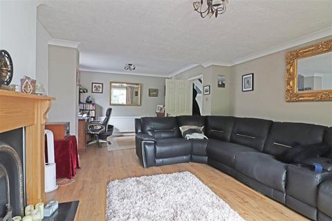 4 bedroom detached house for sale, Honeycrock Lane, Salfords, Redhill