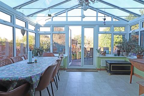 4 bedroom detached house for sale, Honeycrock Lane, Salfords, Redhill
