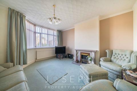 3 bedroom semi-detached house for sale, Colchester Road, Ipswich, IP4