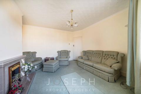 3 bedroom semi-detached house for sale, Colchester Road, Ipswich, IP4