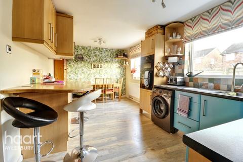 5 Grasmere, Aylesbury, HP21 9TU