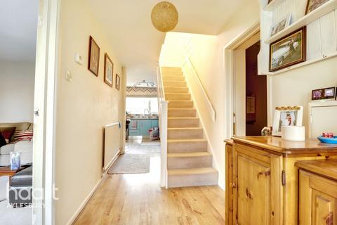 5 Grasmere, Aylesbury, HP21 9TU