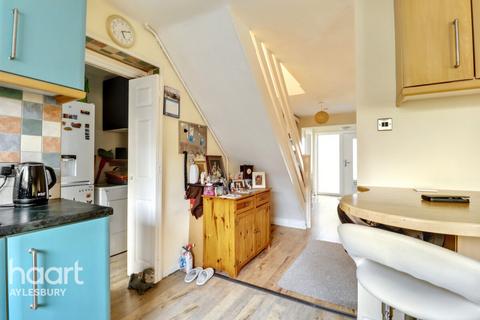 5 Grasmere, Aylesbury, HP21 9TU