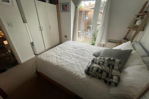 1 bedroom flat to rent, Fords park road, Canning Town E16