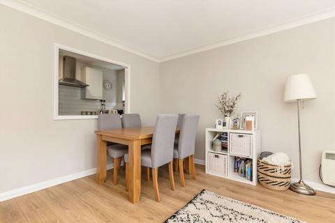 2 bedroom flat to rent, Spencer Hill, Wimbledon