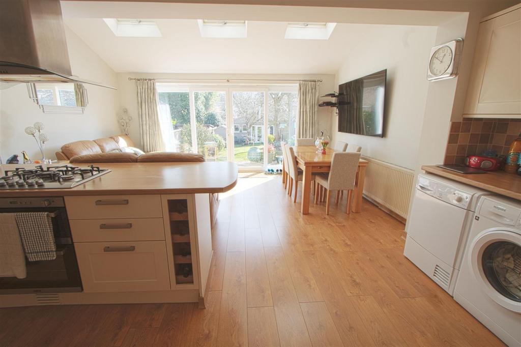 KITCHEN2.jpg