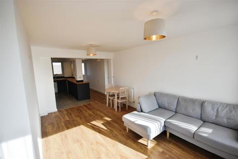 1 bedroom apartment to rent, Justin Close, Brentford