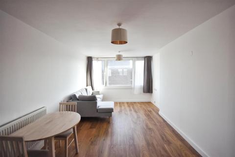 1 bedroom apartment to rent, Justin Close, Brentford