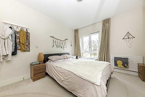 2 bedroom flat to rent, Blagrove Road, Teddington TW11