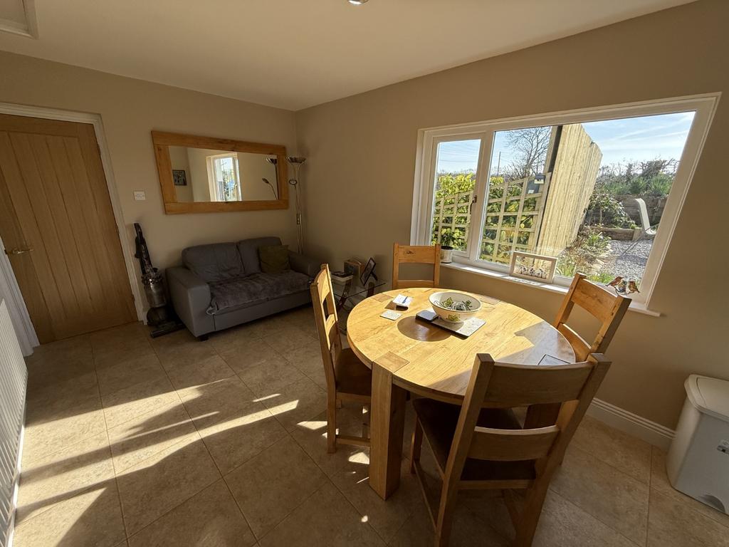 Rear 'L' Shaped Kitchen/Dining Room