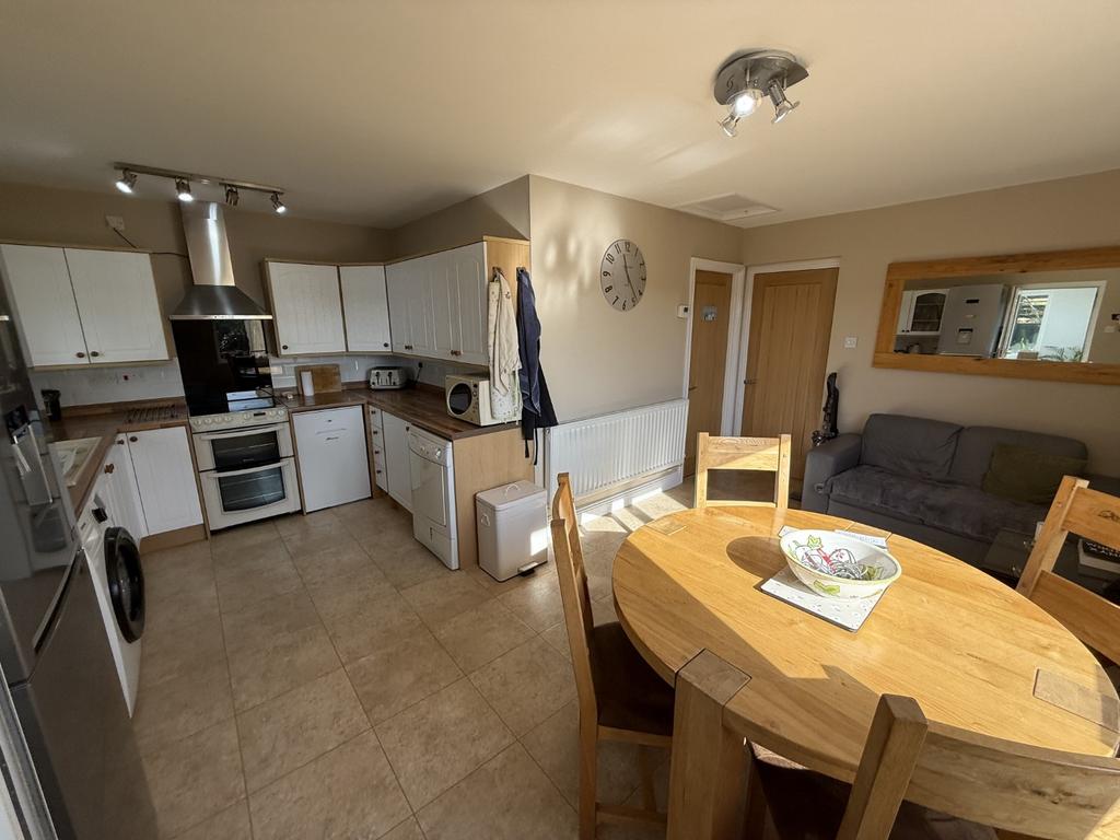 Rear 'L' Shaped Kitchen/Dining Room