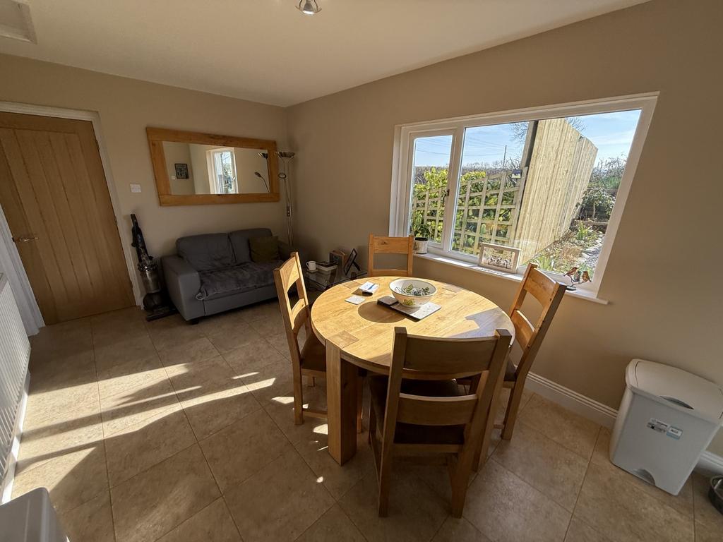 Rear 'L' Shaped Kitchen/Dining Room