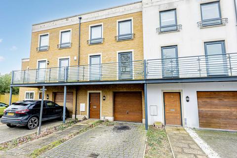 6 Chapel Place, Shoeburyness, Southend-on-sea, SS3 9QU