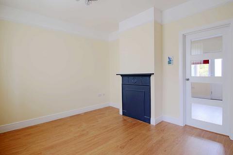 2 bedroom terraced house to rent, Winchester Road, Basingstoke RG21