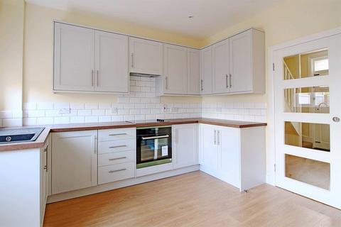 2 bedroom terraced house to rent, Winchester Road, Basingstoke RG21