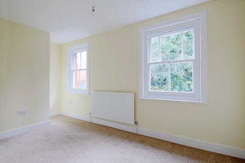 2 bedroom terraced house to rent, Winchester Road, Basingstoke RG21