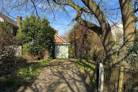 2 bedroom bungalow for sale, Field Common Lane, Walton-on-Thames KT12