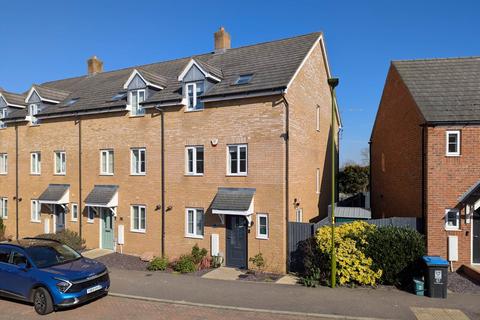 4 bedroom end of terrace house for sale, Shearwater Road, Hemel Hempstead