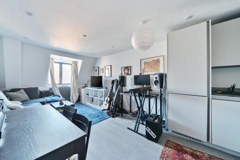 1 bedroom penthouse for sale, St Clement Street, Winchester, Hampshire, SO23