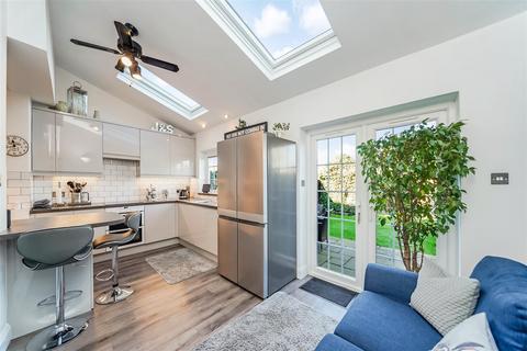 4 bedroom terraced house for sale, Middleton Avenue, London E4