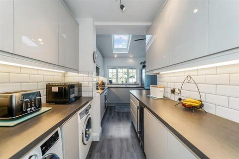 4 bedroom terraced house for sale, Middleton Avenue, London E4