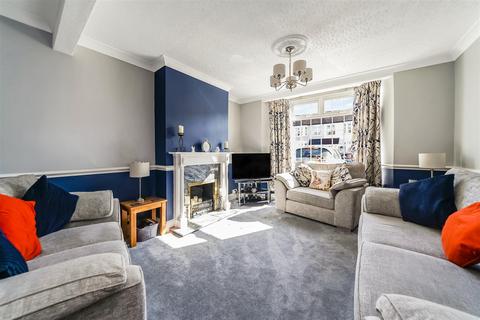 4 bedroom terraced house for sale, Middleton Avenue, London E4