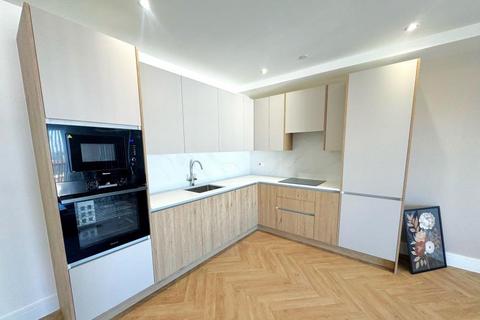 2 bedroom flat to rent, Walton On Thames, KT12