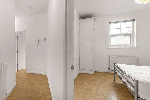 3 bedroom flat to rent, Upper Tooting Road, London, SW17