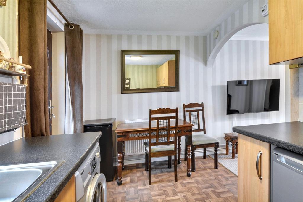 Kitchen 3.jpeg