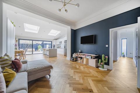 2 bedroom apartment for sale, Grove Park Road, London