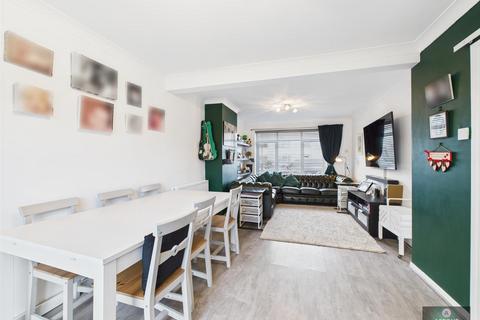 88 Ashdown Drive, Crawley, RH10 5EY