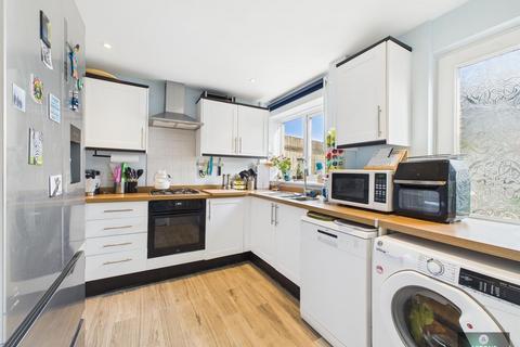 88 Ashdown Drive, Crawley, RH10 5EY