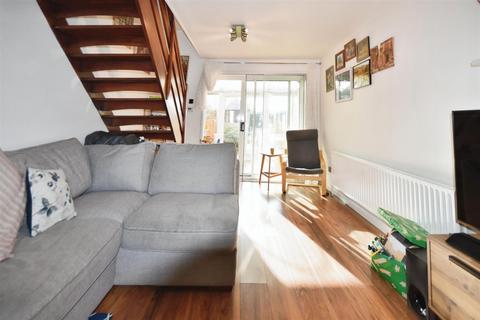 2 bedroom end of terrace house for sale, Brook Road South, Brentford