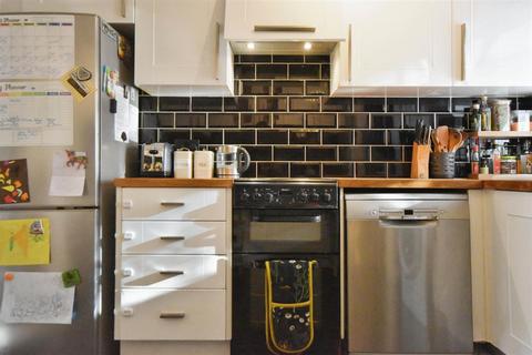 2 bedroom end of terrace house for sale, Brook Road South, Brentford