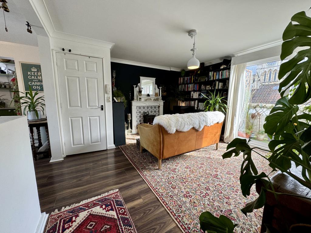 1 Bedroom Purpose Built Flat - For Sale