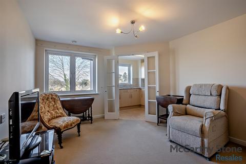 1 bedroom apartment for sale, Benedict Court, Western Avenue, Newbury