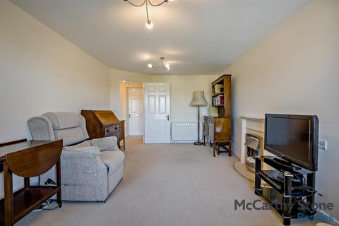 1 bedroom apartment for sale, Benedict Court, Western Avenue, Newbury