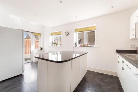 4 bedroom detached house for sale, Glanville Way, Epsom