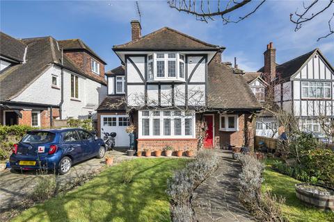 4 bedroom detached house for sale, Meadway, London, N14