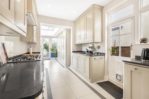 32 Meadway, London, N14 6NL