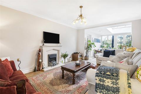 32 Meadway, London, N14 6NL