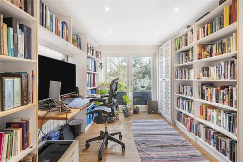 32 Meadway, London, N14 6NL