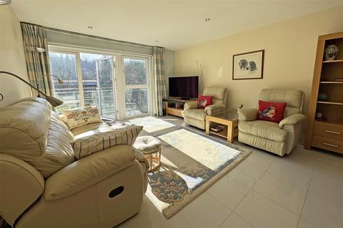 3 bedroom flat for sale, Godalming