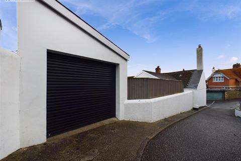 Tall Chimneys, 41 Bude Street, Appledore, Bideford, EX39 1PS