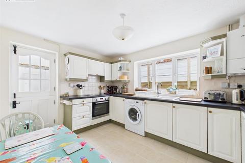 Tall Chimneys, 41 Bude Street, Appledore, Bideford, EX39 1PS